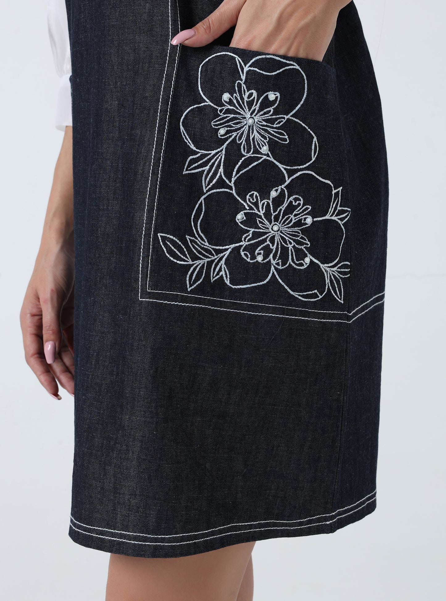 EMBROIDERED POCKET DETAIL DENIM DRESS