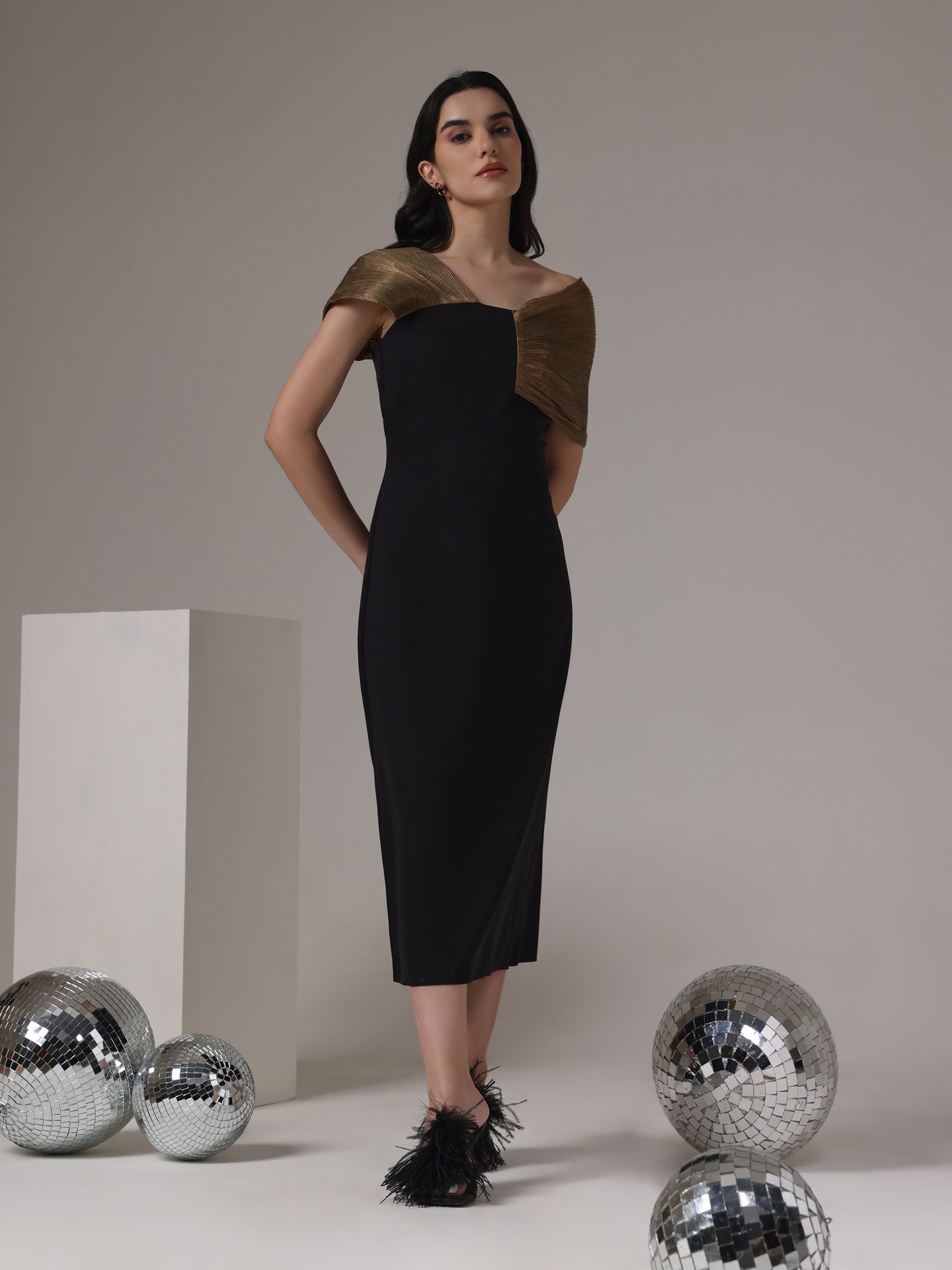 PLEATS DROP SHOULDER DRESS