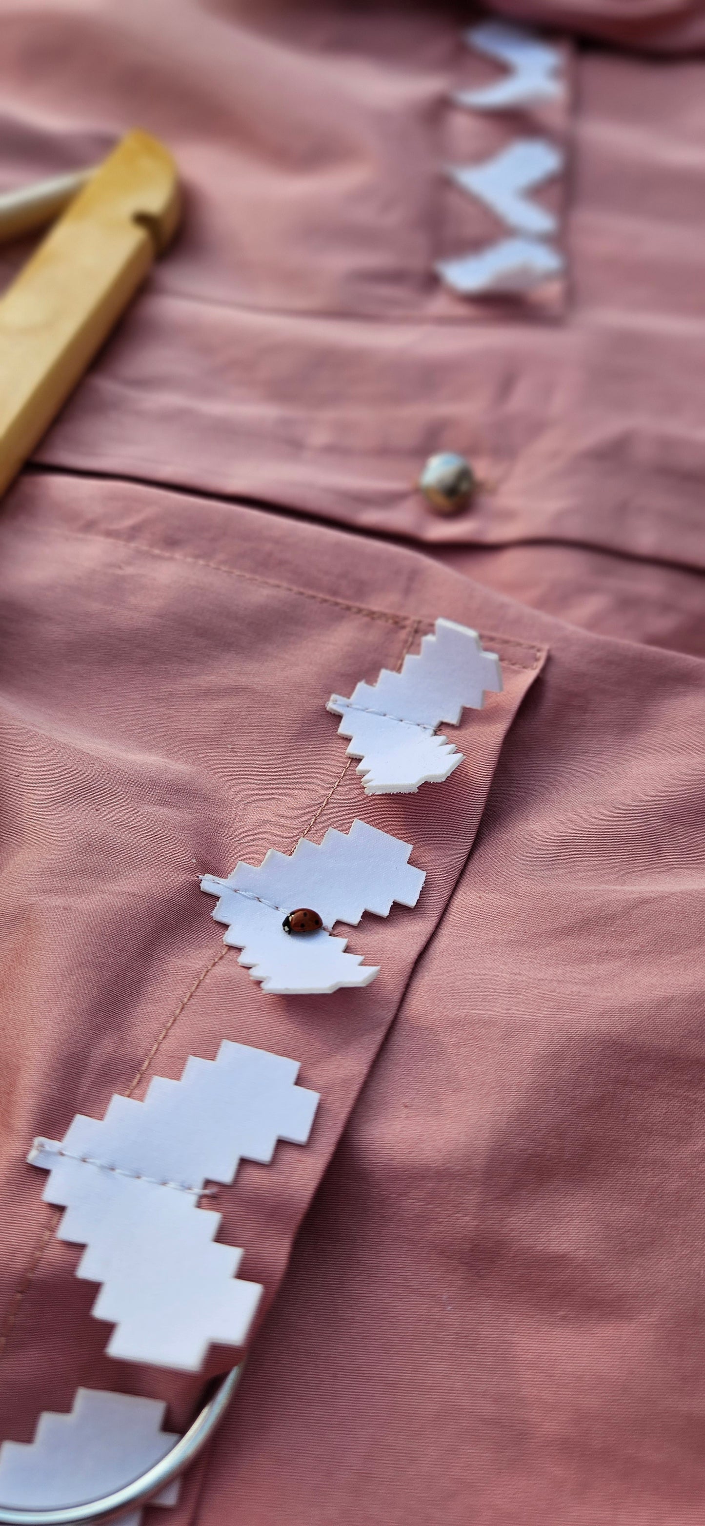 3D HEARTS PLEAT SHIRT