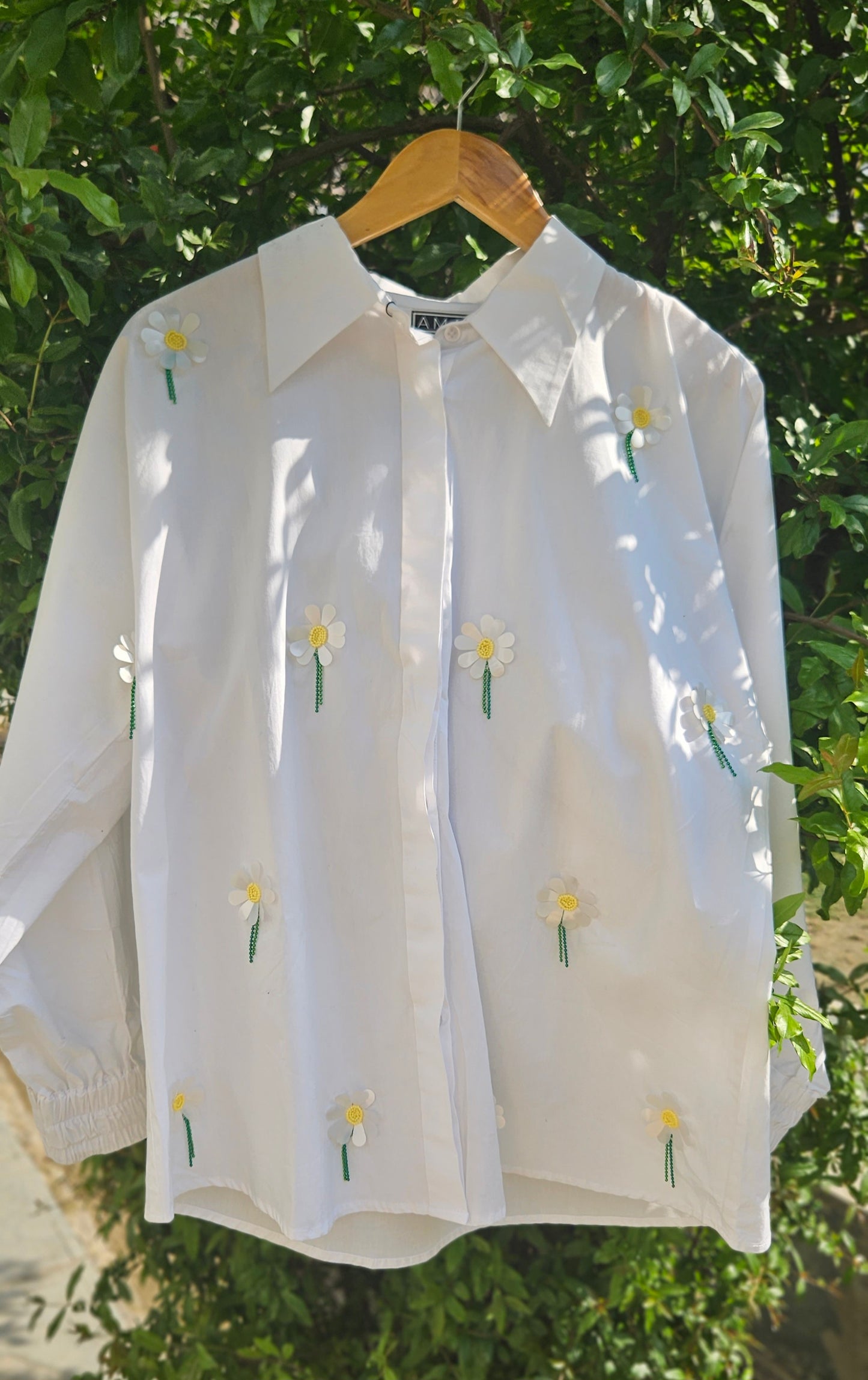 EMBROIDERED DAISY SHIRT